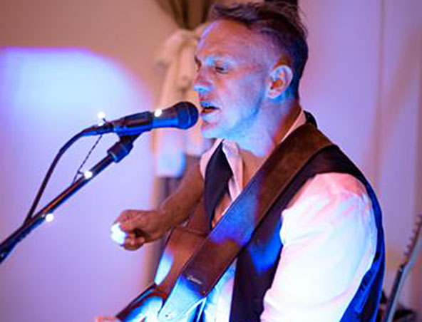 Acoustic Wedding Singer Mark