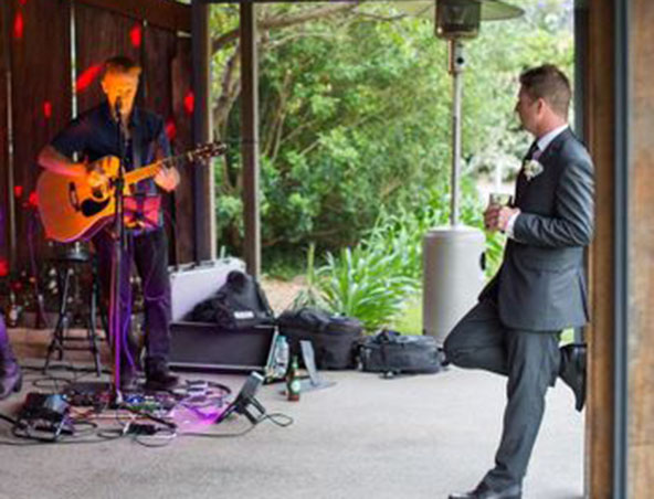 Acoustic Wedding Singer Mark